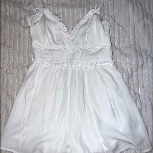 Very cute white romper from francesca’s. Size medium, Never worn
